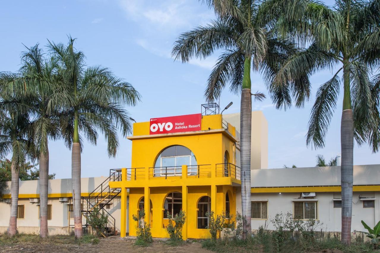 Oyo 18571 Ashoka Resort Indore Exterior photo